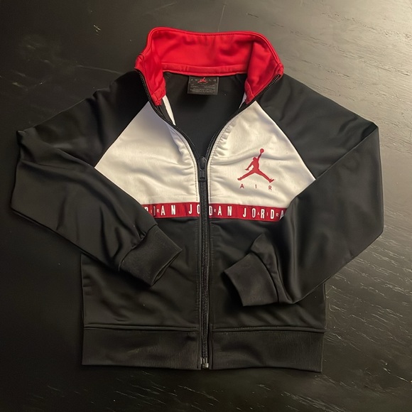 Jordan zip up sweater size 2T - Picture 6 of 6
